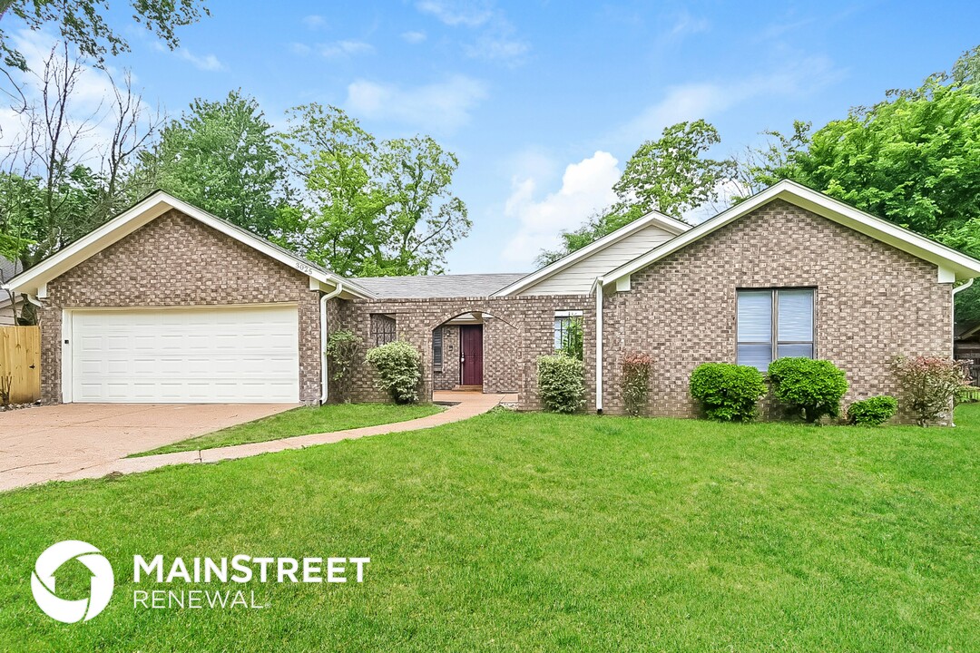 3025 Wood Thrush Dr in Memphis, TN - Building Photo