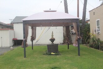 911 S Marguerita Ave in Alhambra, CA - Foto de edificio - Building Photo