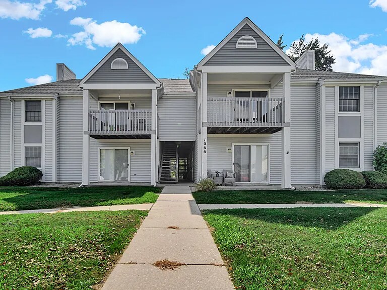 1066 Millpond Rd in Valparaiso, IN - Foto de edificio