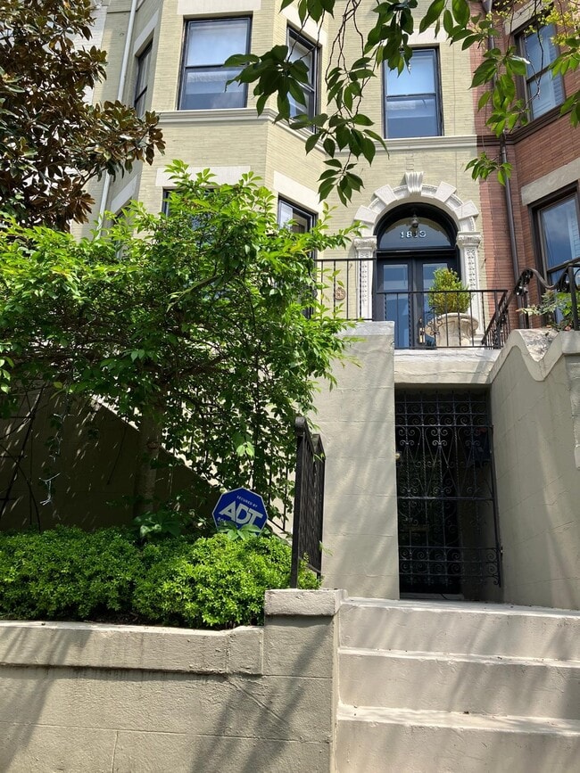 1813 24th St NW, Unit 1813B