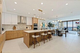 275 1st Ave S in St. Petersburg, FL - Building Photo - Building Photo