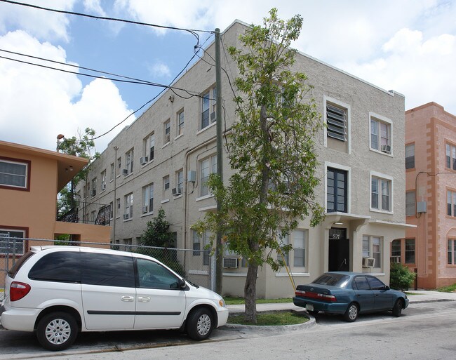 937 SW 5th St in Miami, FL - Building Photo - Building Photo