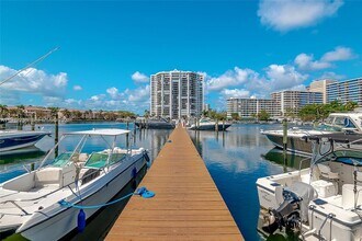 2753 Parkview Dr S in Hallandale Beach, FL - Building Photo - Building Photo