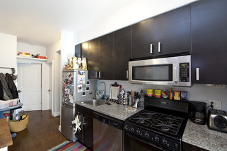 319 S 5th St in Brooklyn, NY - Building Photo - Interior Photo