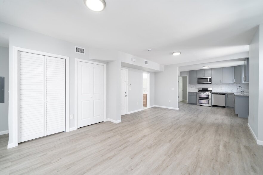 408 Monastery Pl in Union City, NJ - Building Photo
