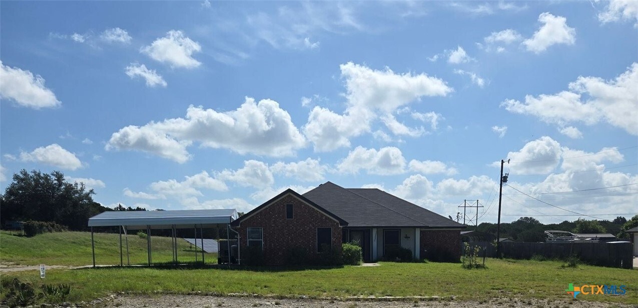 300 Co Rd 3351 in Kempner, TX - Foto de edificio