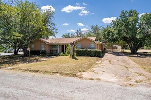 1909 8th St in Brownwood, TX - Building Photo