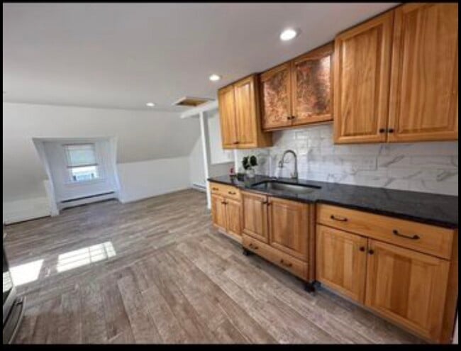 37 Helen St, Unit Helen St in Chicopee, MA - Building Photo - Building Photo