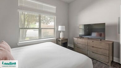 18101 Point Lookout Dr, Unit 156 in Houston, TX - Foto de edificio - Building Photo