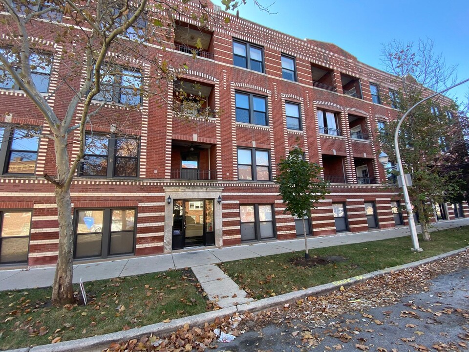 3923 W Altgeld St, Unit 1 in Chicago, IL - Building Photo