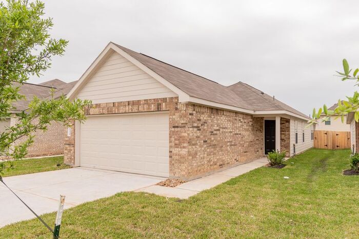 13940 Woodway Crossing Ln in Willis, TX - Building Photo