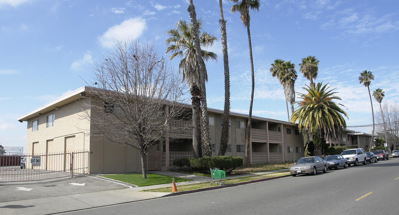 Jackson Arms Apartments in Hayward, CA - Building Photo