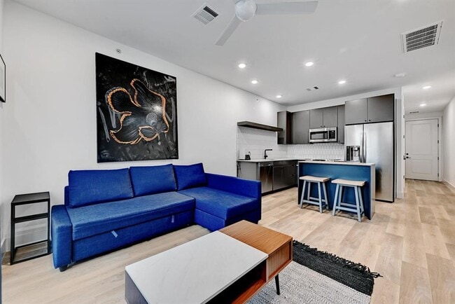 2709 E 5th St.
