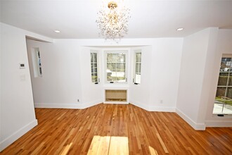 115 Old Mill Rd in Great Neck, NY - Building Photo - Building Photo
