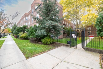 Regency Gardens in Flushing, NY - Foto de edificio - Building Photo