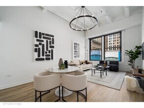 20 N State St, Unit 411 in Chicago, IL - Building Photo - Building Photo