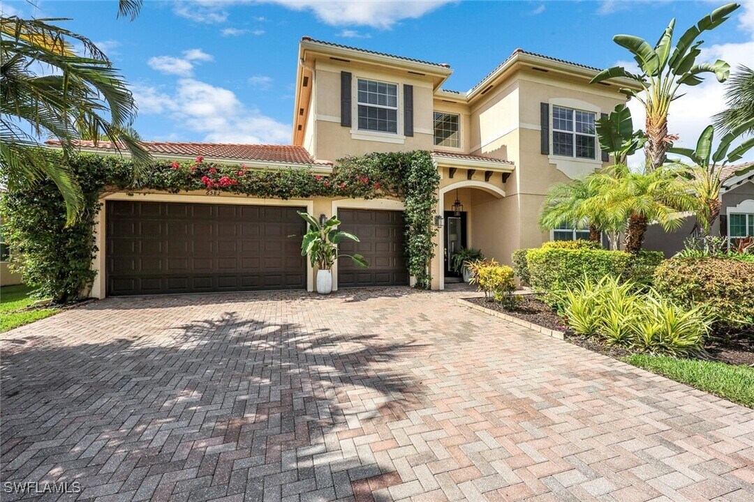 6582 Monterey Point in Naples, FL - Building Photo