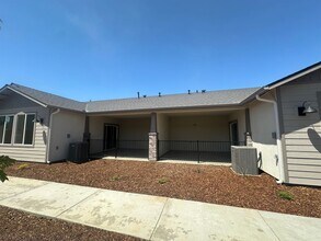 519 S Summit St, Unit 519 S. Summit # 101 in Visalia, CA - Building Photo - Building Photo