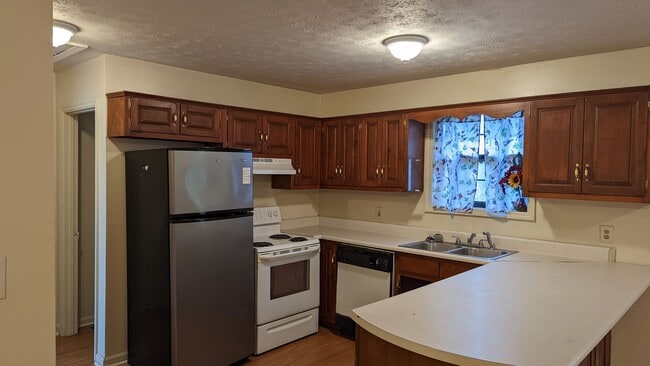 108 Teaver Ct in Lagrange, GA - Building Photo - Building Photo