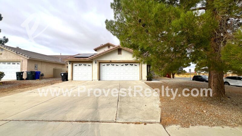 15166 Ivy Ct in Adelanto, CA - Building Photo