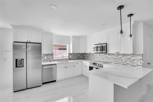 9242 SW 18th Rd in Boca Raton, FL - Building Photo - Building Photo