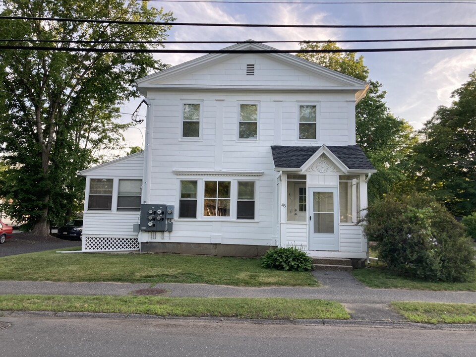 43 Main St in Belchertown, MA - Building Photo