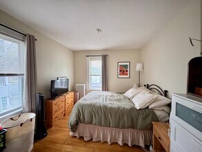 100 Conwell Ave, Unit 2 in Somerville, MA - Foto de edificio - Building Photo