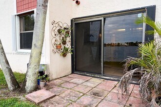 20105 NE 3rd Ct in Miami, FL - Building Photo - Building Photo