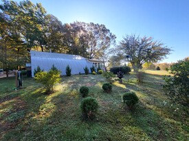 226 Glade Rock Springs Rd in Clarkesville, GA - Building Photo - Building Photo