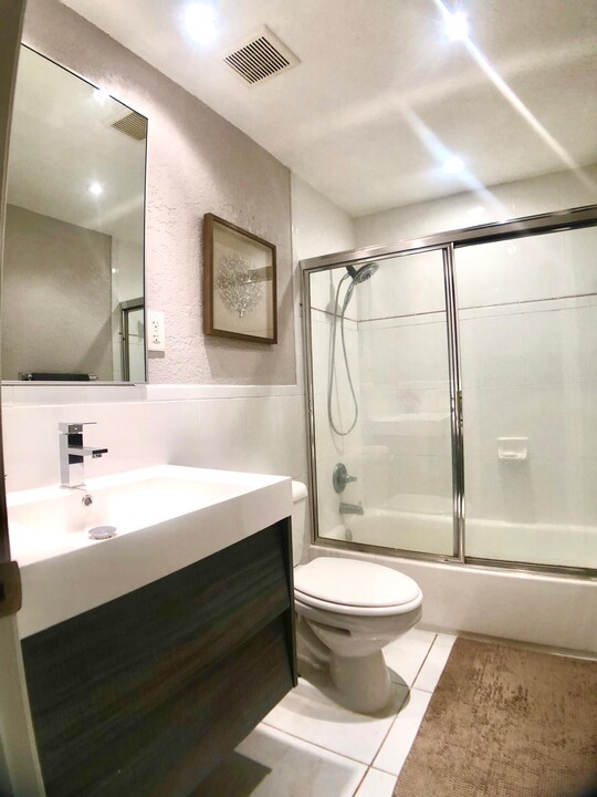 6831 Abbott Ave in Miami Beach, FL - Building Photo