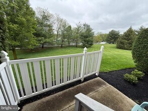 2605 Gramercy Way in Mount Laurel, NJ - Foto de edificio - Building Photo