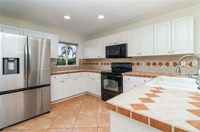 1933 SW 38th St in Cape Coral, FL - Building Photo - Building Photo