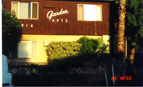 Garden Apartments in Van Nuys, CA - Building Photo - Building Photo