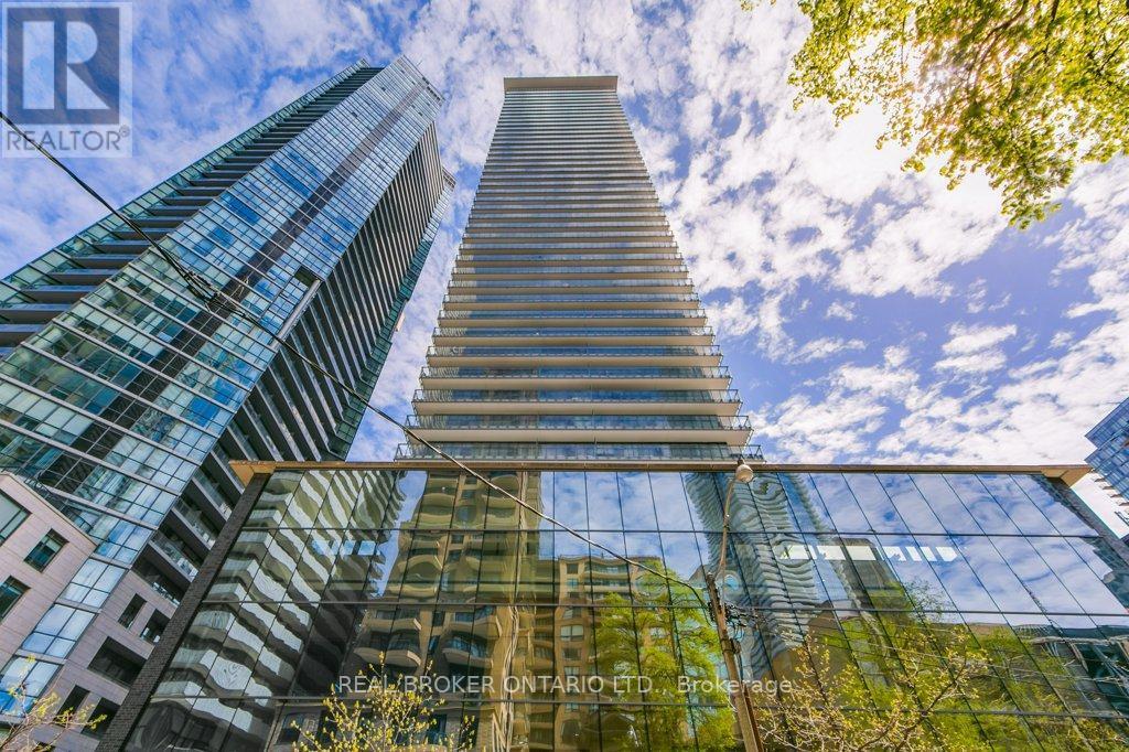 33-3533 Charles St E in Toronto, ON - Building Photo