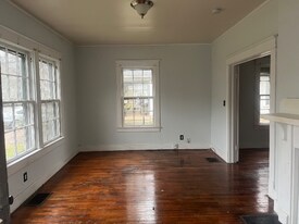 725 E Burton St in Murfreesboro, TN - Building Photo