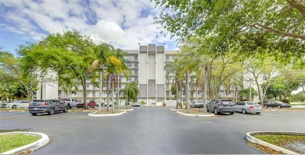 3100 W Rolling Hills Cir, Unit 602 in Davie, FL - Building Photo - Building Photo