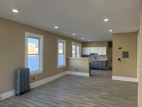 56 Smith St in Newark, NJ - Building Photo - Building Photo