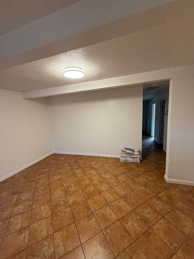 2313 Manchester St in West Sacramento, CA - Building Photo - Building Photo