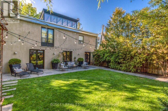 9 Peyton Ln in Toronto, ON - Building Photo - Building Photo