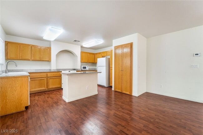 property at 7275 Phlox Rd