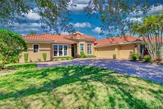 110 Portofino Dr in Venice, FL - Building Photo - Building Photo