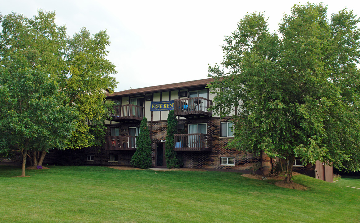 Buckingham Court in Crystal Lake, IL - Building Photo