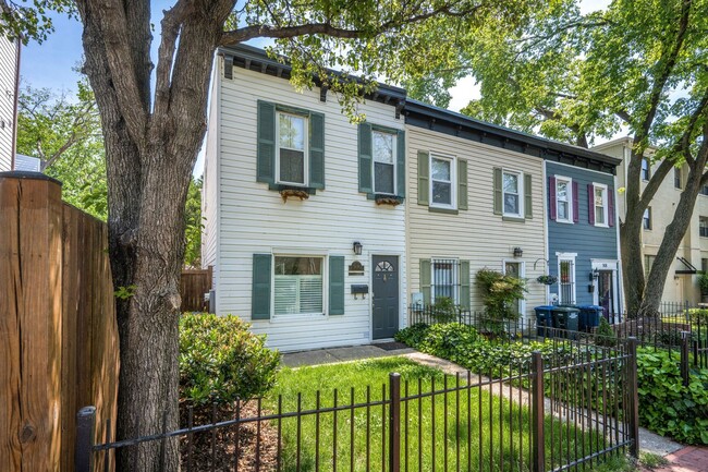 property at 904 13th St SE