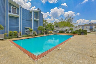 Fairway View in Baton Rouge, LA - Building Photo - Building Photo