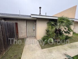 737 S Spruce St in Tulare, CA - Building Photo