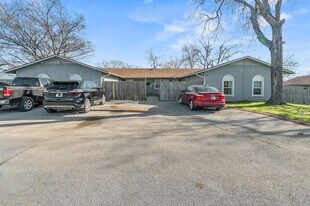 410 Old Thorndale Rd in Taylor, TX - Building Photo