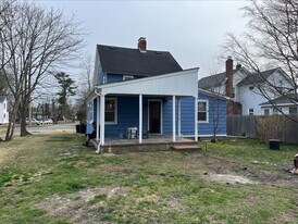 73 Swezey St, Unit 1 in Patchogue, NY - Building Photo