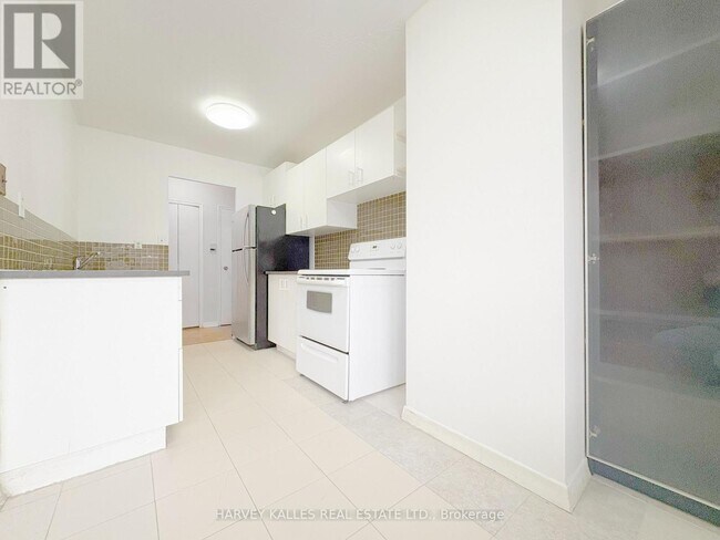 90 Blackfriar Ave in Toronto, ON - Building Photo - Building Photo