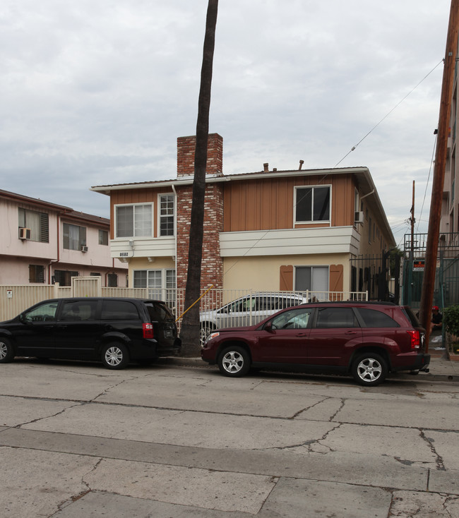 1218 N Mansfield Ave in Los Angeles, CA - Building Photo - Building Photo