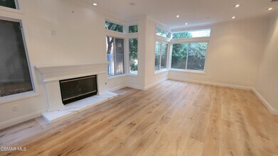 4932 Barbados Ct in Oak Park, CA - Building Photo - Building Photo